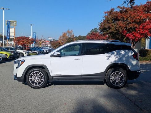 Used 2023 GMC Terrain SLT image 5