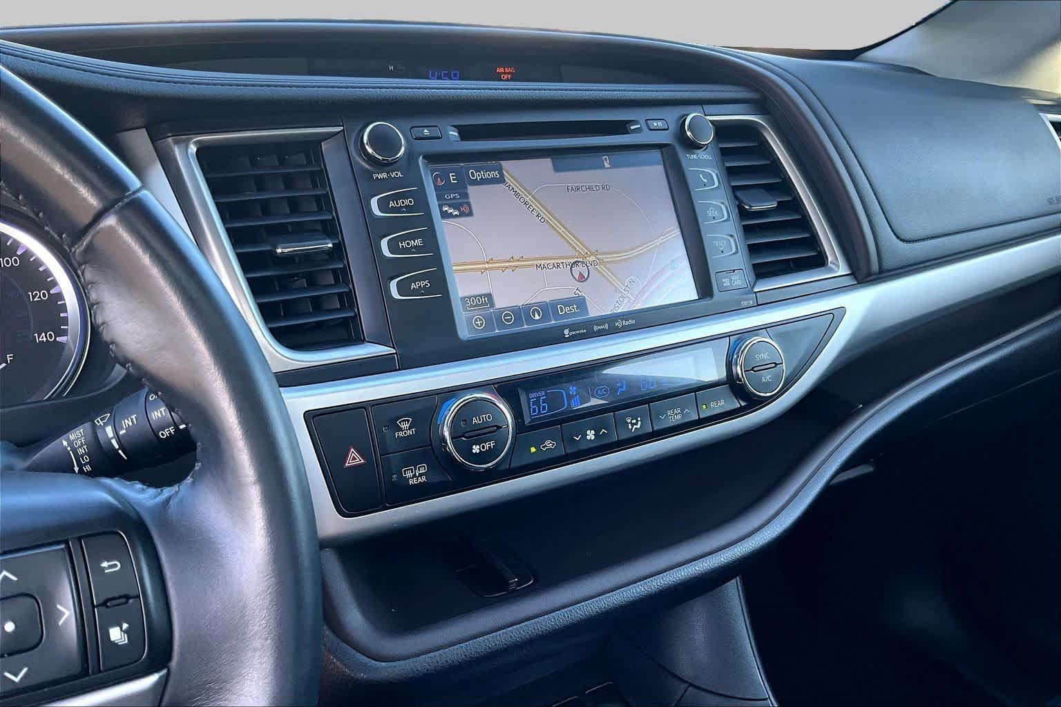 Used 2016 Toyota Highlander XLE FWD image 6
