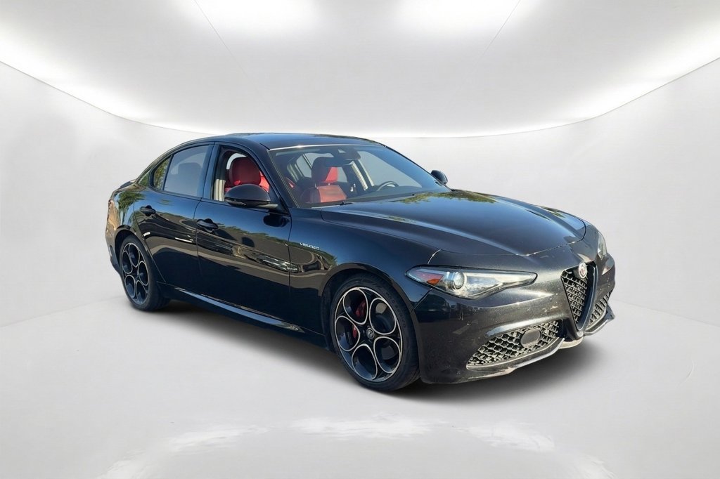 Used 2022 Alfa Romeo Giulia Veloce RWD image 3