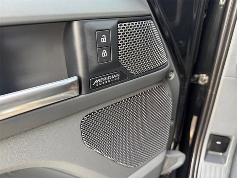 Used 2023 Land Rover Defender 110 X-Dynamic SE image 31