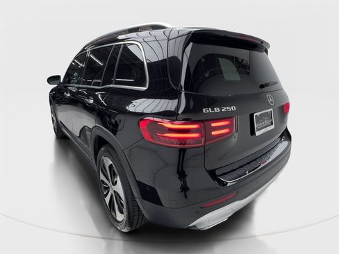 Used 2025 Mercedes-Benz GLB 250 4MATIC image 10