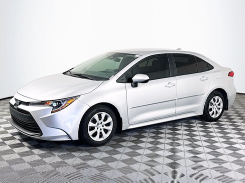 Used 2024 Toyota Corolla LE FWD image 4