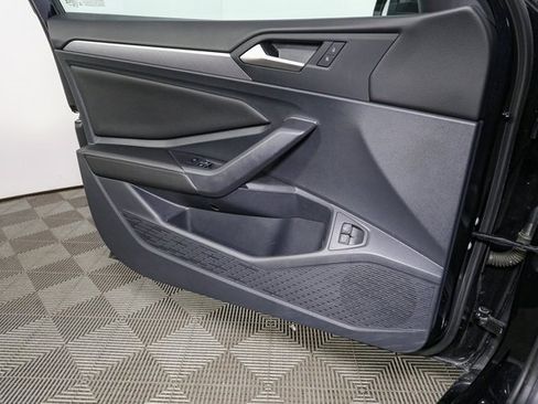 Used 2023 Volkswagen Jetta SE image 34