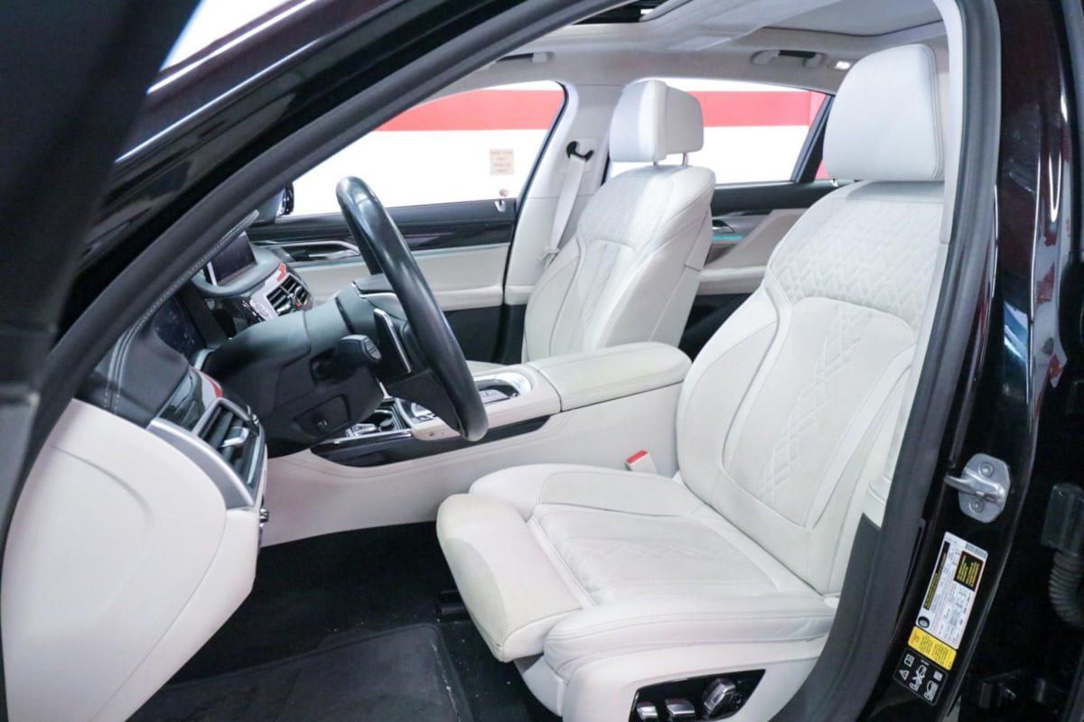 Used 2020 BMW 750i xDrive w/ Executive Package AWD/4WD image 11