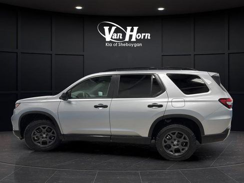 Used 2025 Honda Pilot TrailSport image 6