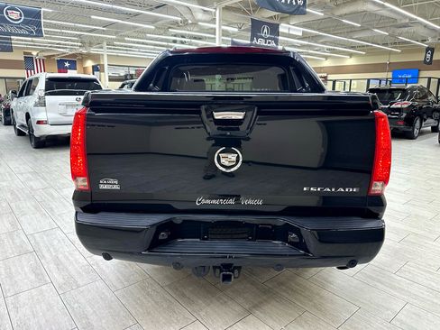 Used 2011 Cadillac Escalade EXT Premium image 8