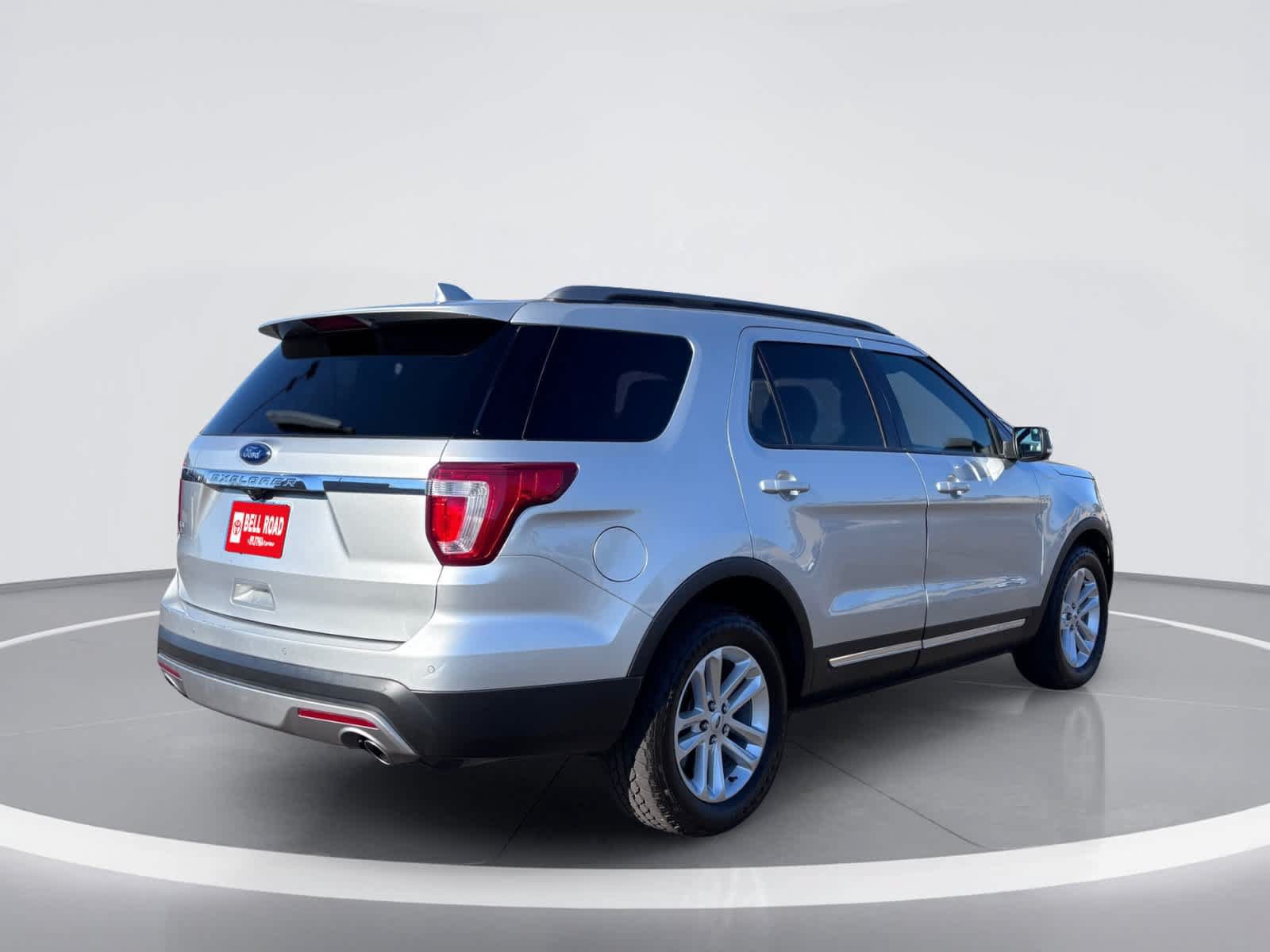 Used 2017 Ford Explorer XLT w/ Equipment Group 201A FWD image 8