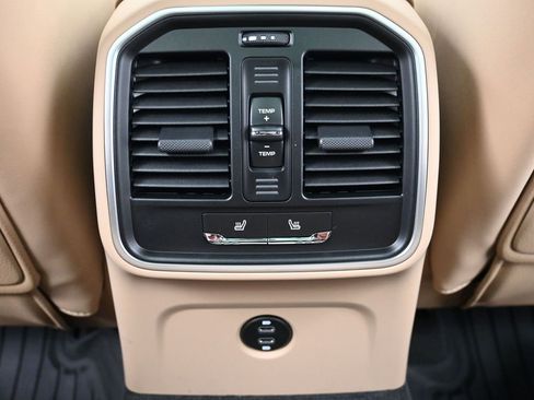 Used 2026 Porsche Macan image 8