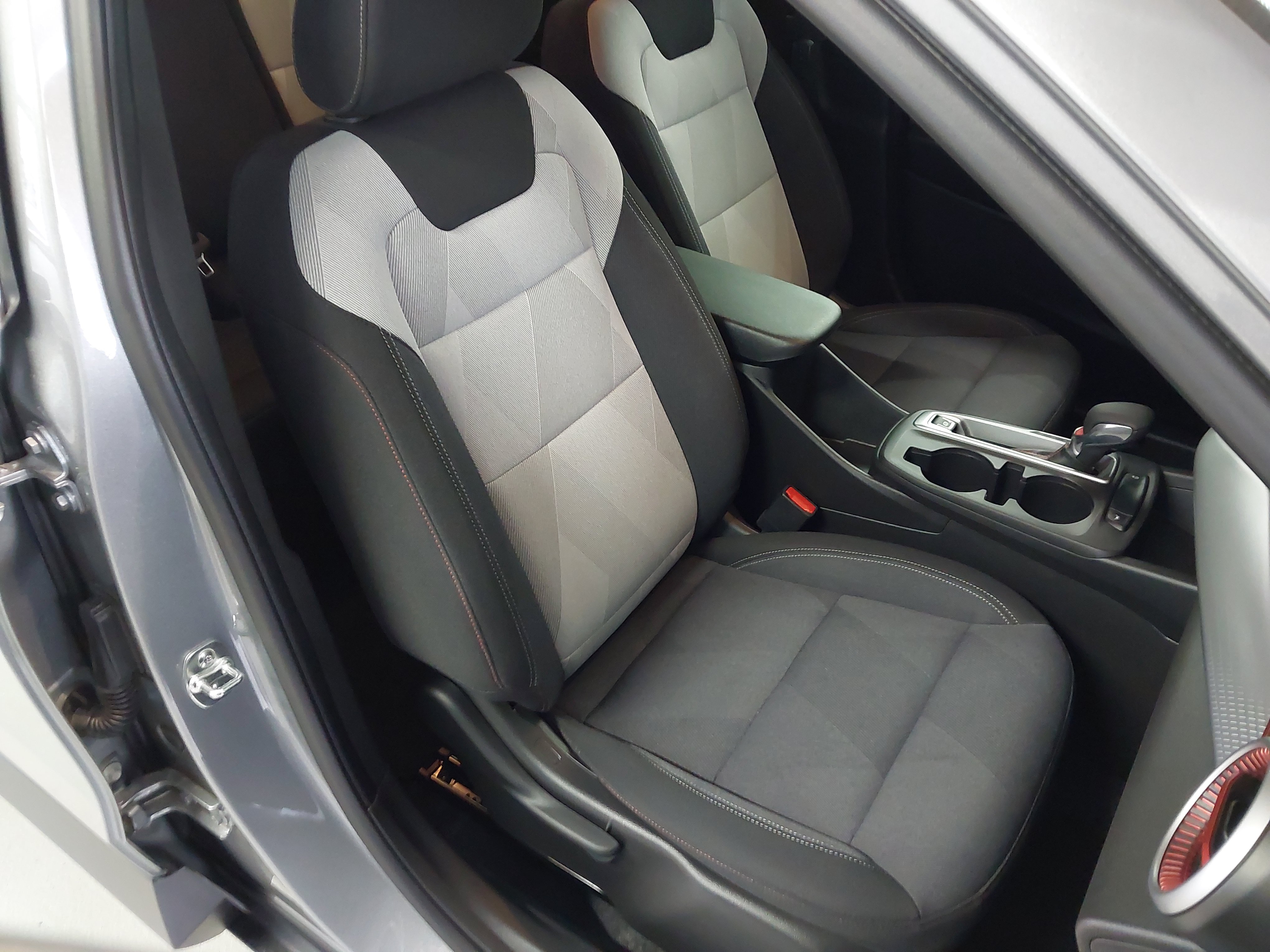 Used 2026 Chevrolet Trax RS w/ Driver Confidence Package FWD image 28
