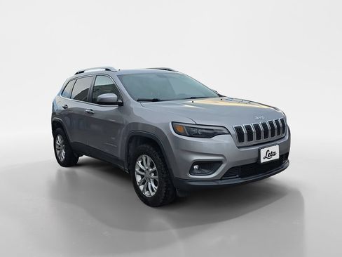 Used 2019 Jeep Cherokee Latitude w/ Cold Weather Group AWD/4WD image 2
