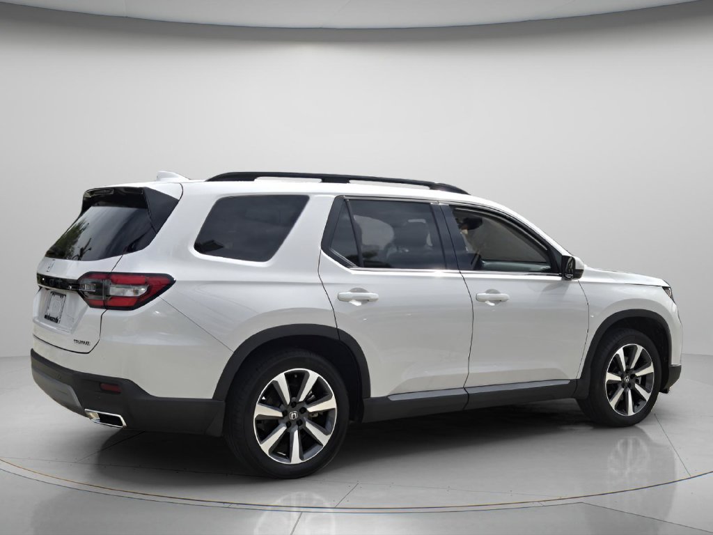 Certified 2025 Honda Pilot Touring image 7