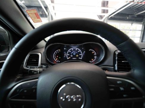 Used 2019 Jeep Grand Cherokee Altitude AWD/4WD image 14