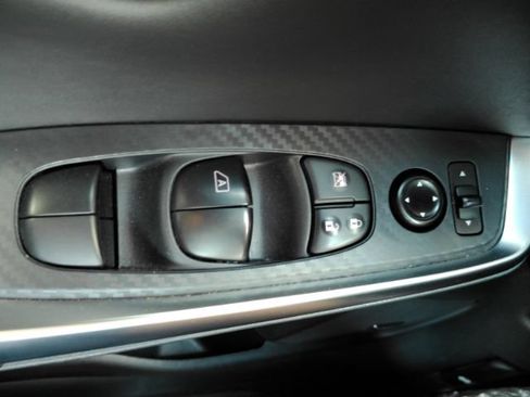 Used 2025 Nissan Sentra SR w/ SR Premium Package FWD image 32