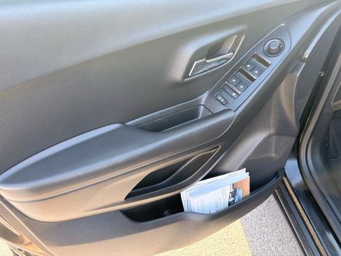 Used 2020 Chevrolet Trax LS FWD image 18