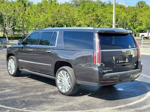 Used 2019 Cadillac Escalade ESV Platinum RWD image 8
