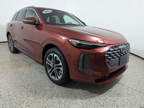 Certified 2025 Audi Q5 Prestige AWD/4WD image 1