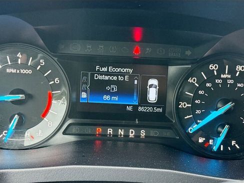 Used 2018 Ford Explorer XLT AWD/4WD image 16