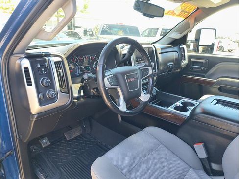 Used 2019 GMC Sierra 2500 SLE w/ SLE Preferred Package AWD/4WD image 5