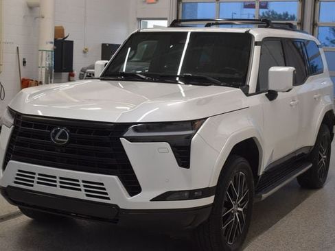 Used 2024 Lexus GX 550 w/ Cold Area Package AWD/4WD image 9