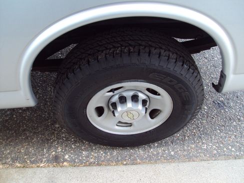 Used 2016 Chevrolet Express 2500 LS image 31