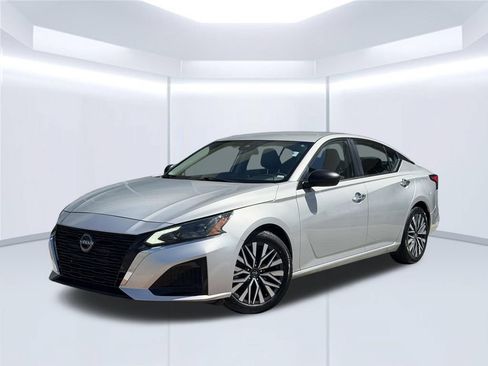 Used 2024 Nissan Altima 2.5 SV FWD image 1