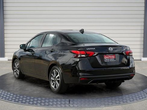 Used 2021 Nissan Versa SV image 5
