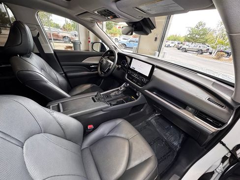 Used 2025 Toyota Grand Highlander AWD image 49