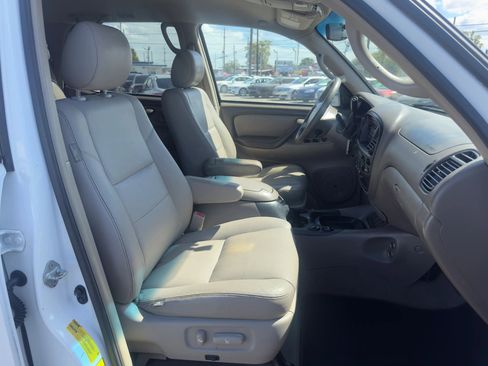Used 2007 Toyota Sequoia SR5 image 9