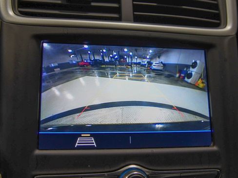 Used 2020 Chevrolet Sonic LT image 18