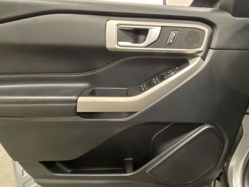 Used 2023 Ford Explorer XLT image 12