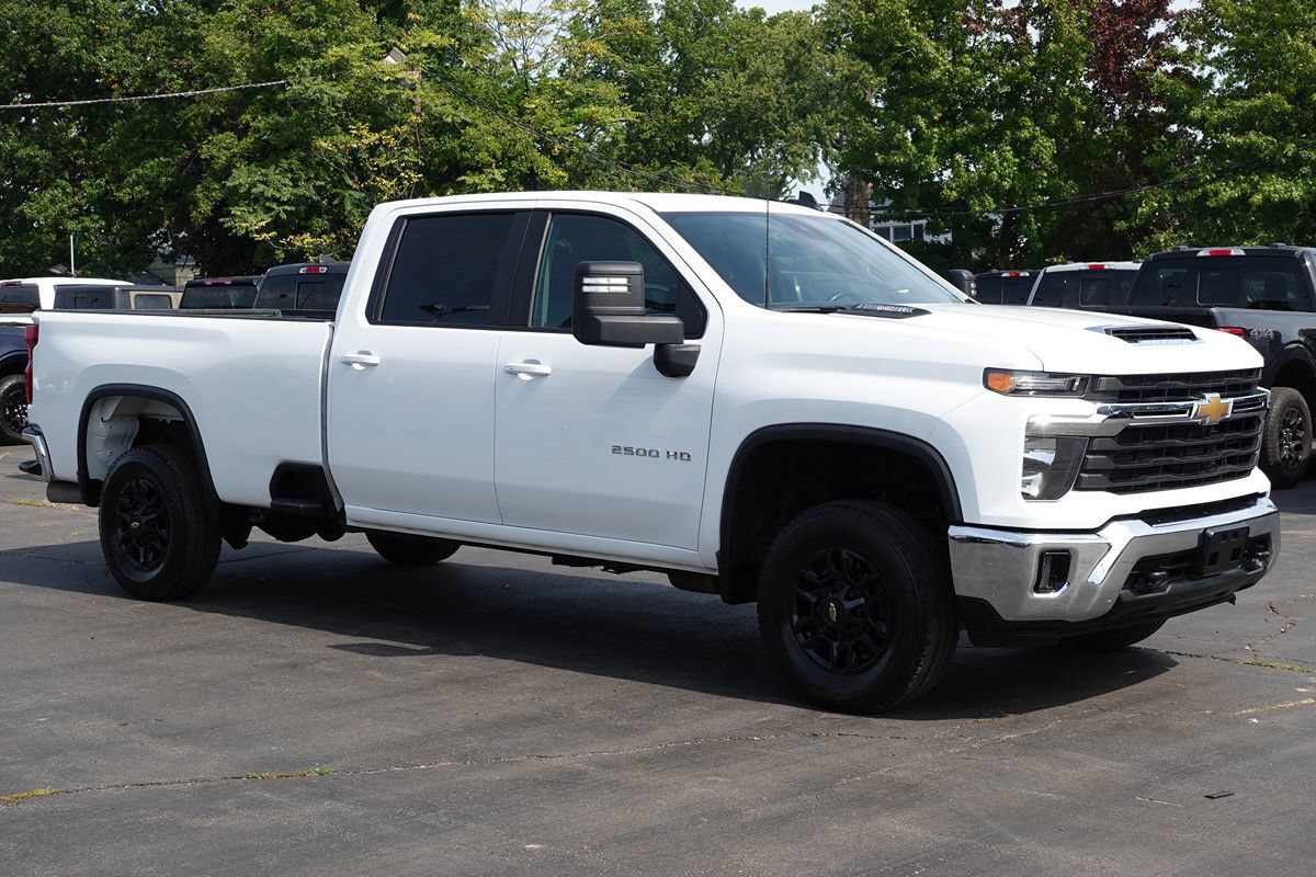 Used 2025 Chevrolet Silverado 2500 LT w/ Convenience Package AWD/4WD image 4
