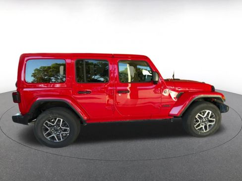 Used 2025 Jeep Wrangler Sahara image 16