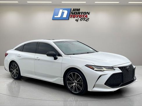 Used 2022 Toyota Avalon Touring image 3
