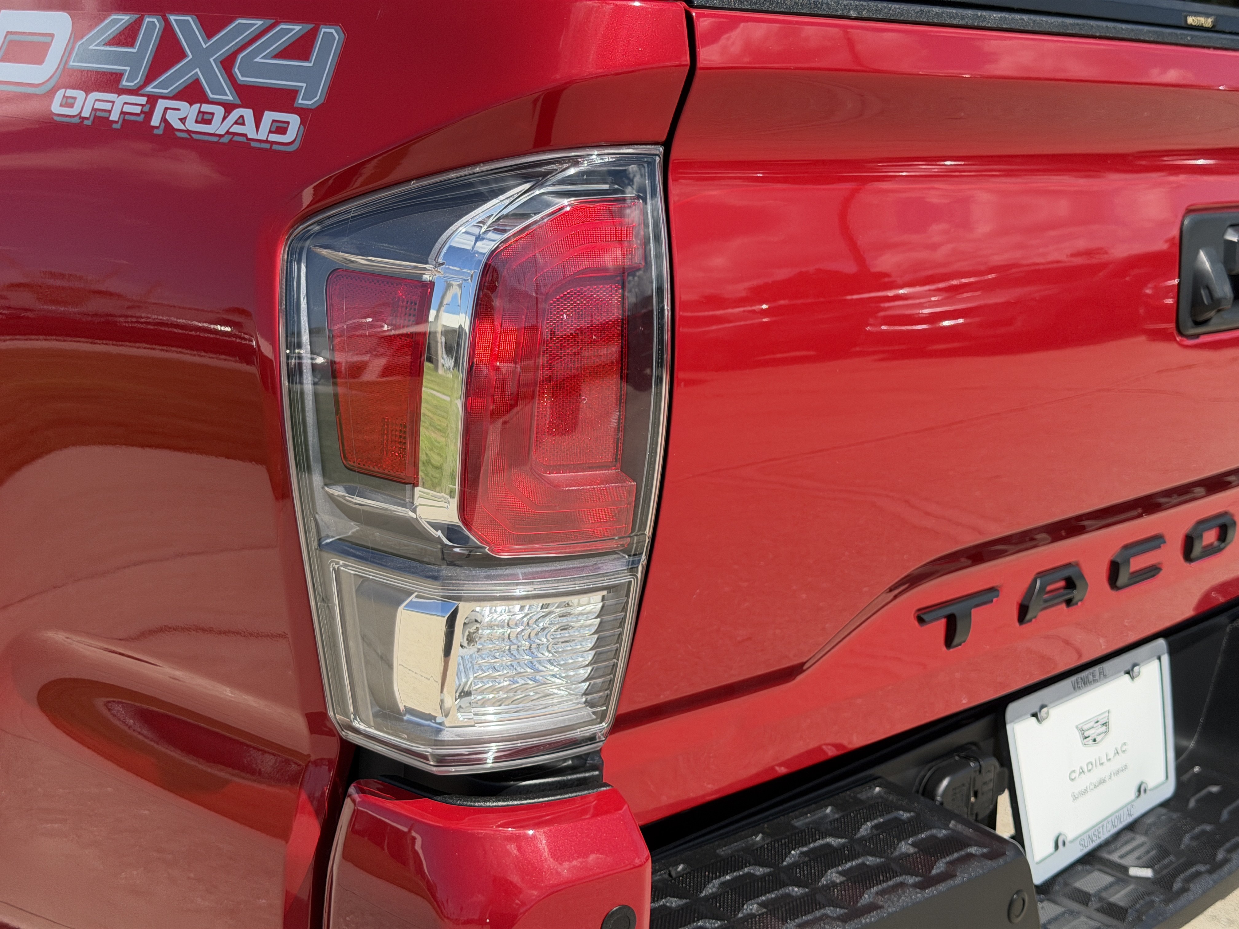 Used 2023 Toyota Tacoma TRD Off-Road w/ TRD Premium Off Road Package AWD/4WD image 9