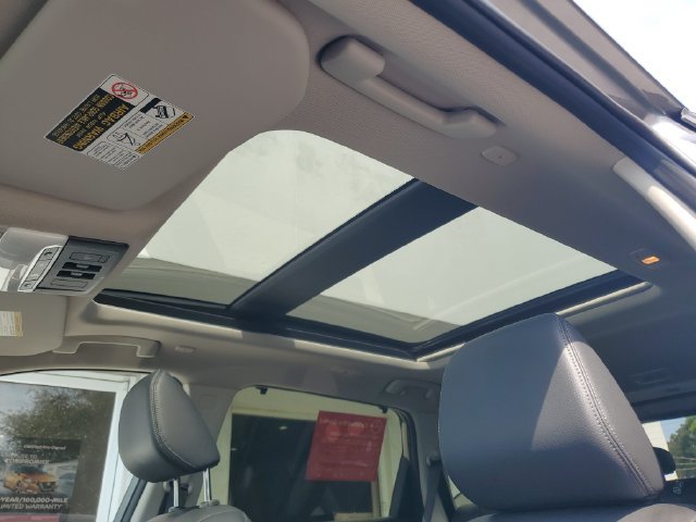 Certified 2025 Nissan Rogue SL w/ SL Premium Package FWD image 6