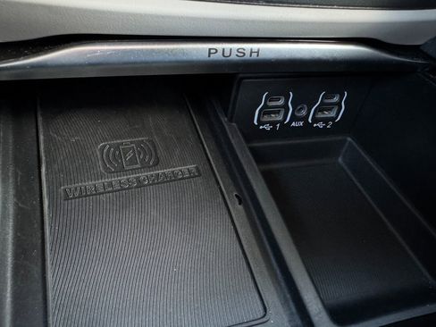 Used 2023 Chrysler Pacifica Limited image 29