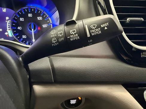 Used 2024 Chrysler Pacifica Touring-L FWD image 21