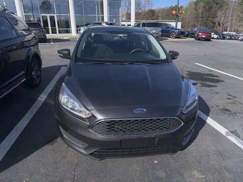 Used 2016 Ford Focus SE image 2