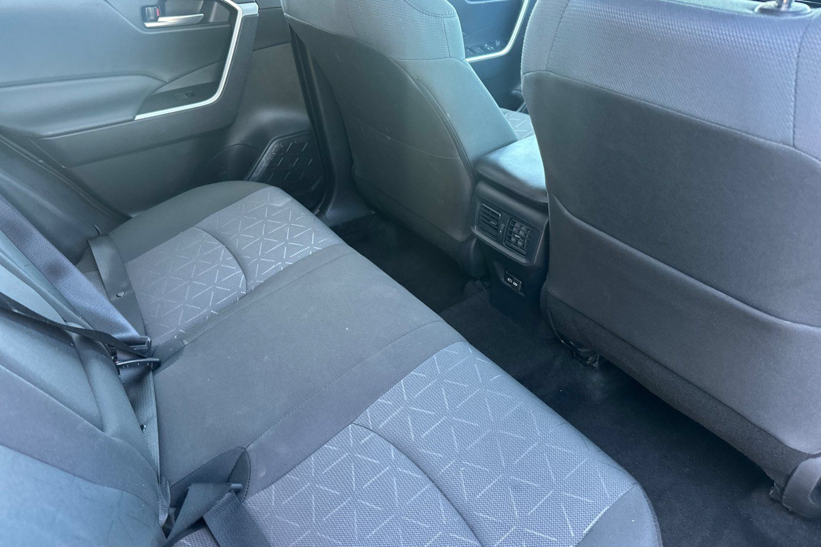 Used 2025 Toyota RAV4 XLE FWD image 18
