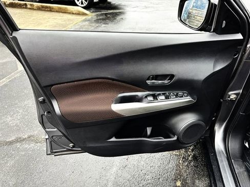 Used 2018 Nissan Kicks SR image 12