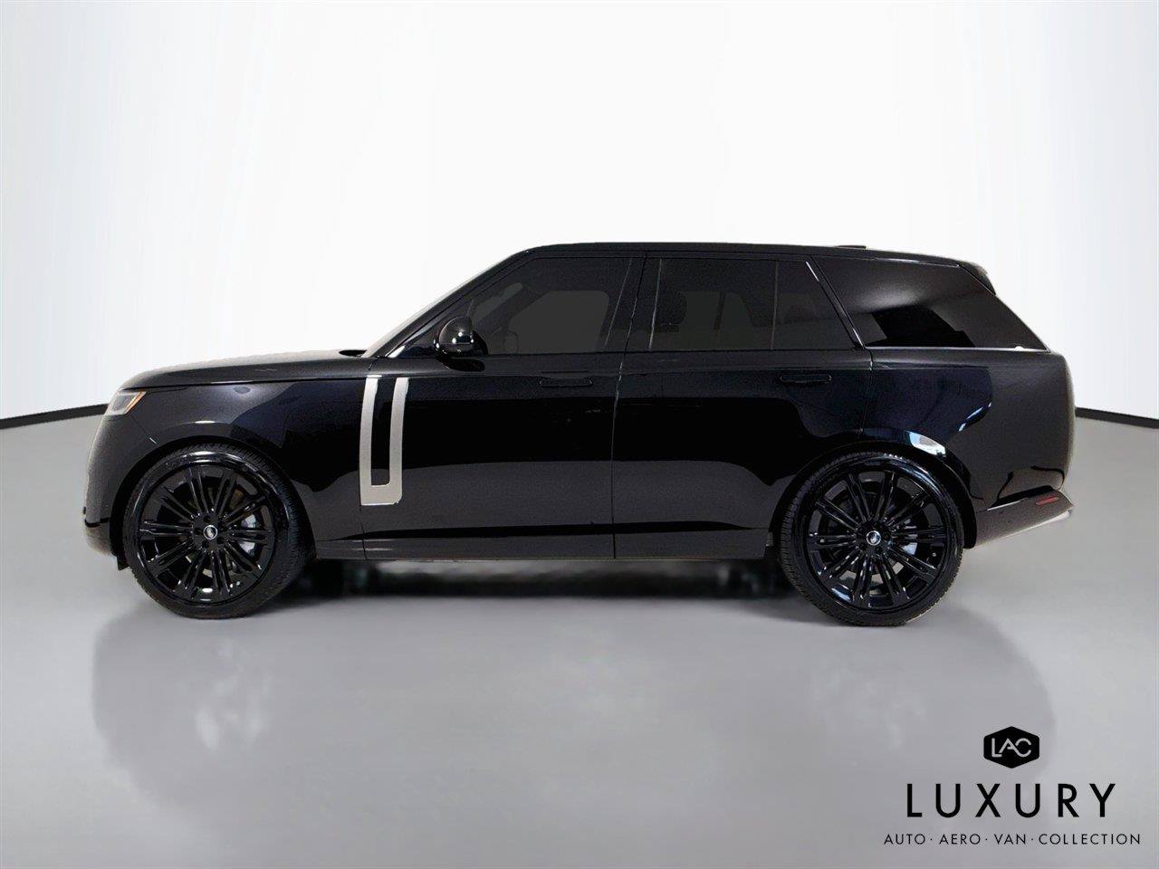Used 2024 Land Rover Range Rover SE AWD/4WD image 8