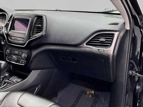 Used 2019 Jeep Cherokee Latitude Plus image 17