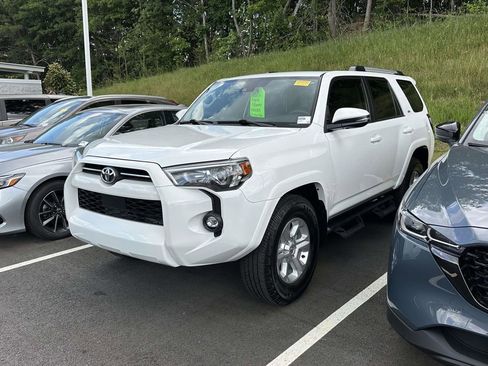 Used 2023 Toyota 4Runner SR5 Premium w/ Moonroof Package RWD image 3