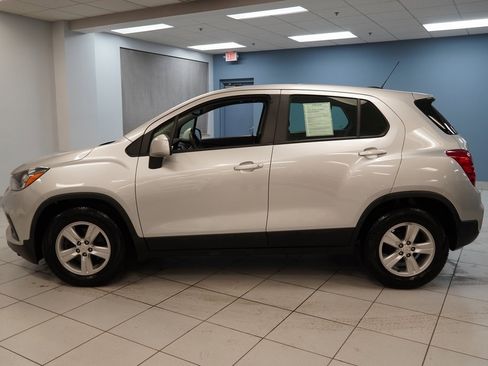 Used 2021 Chevrolet Trax LS image 2