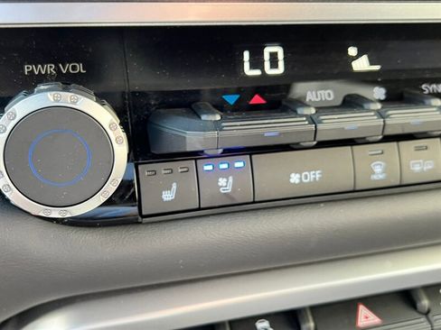 Used 2024 Toyota Tundra Platinum image 45