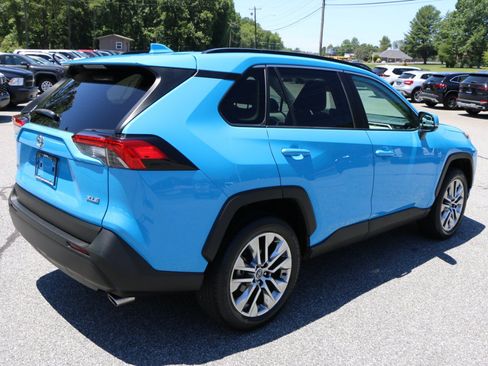 Used 2020 Toyota RAV4 XLE Premium FWD image 8
