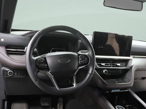 Used 2025 Ford Explorer Platinum w/ LUX Leather Package AWD/4WD image 9