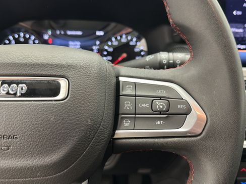 Used 2025 Jeep Compass Trailhawk AWD/4WD image 19