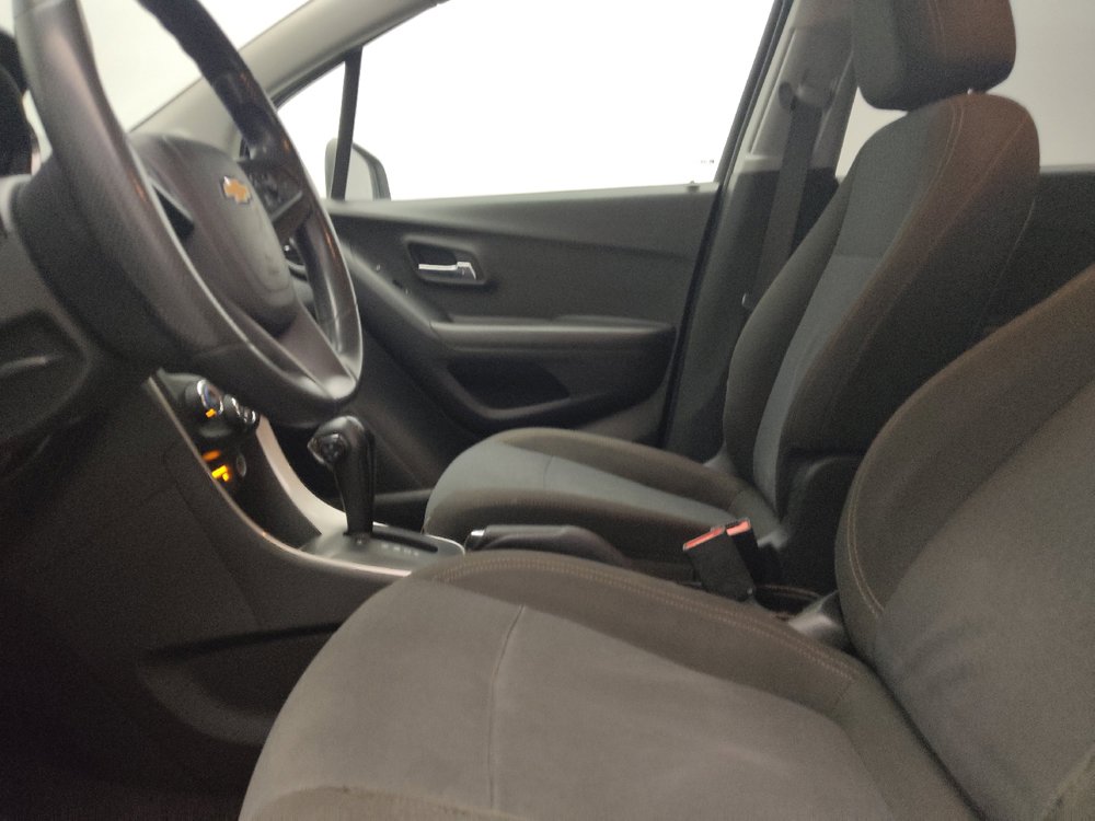 Used 2020 Chevrolet Trax LS w/ Tint and Cruise Package FWD image 17