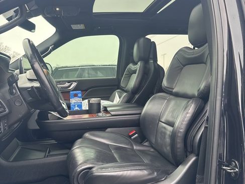 Used 2021 Lincoln Navigator L Reserve image 9